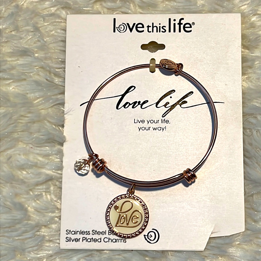 Love This Life Bracelet 12$